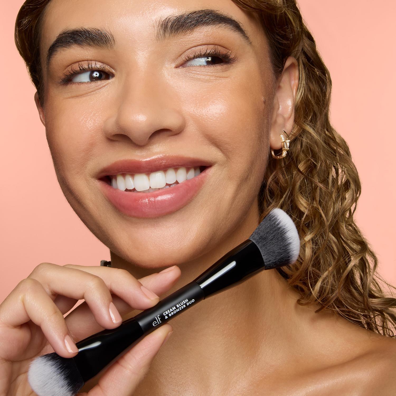 E.L.F. CREAM BLUSH & BRONZER DUO BRUSH (BROCHA DE DOBLE EXTREMO PARA RUBOR Y BRONCEADOR)
